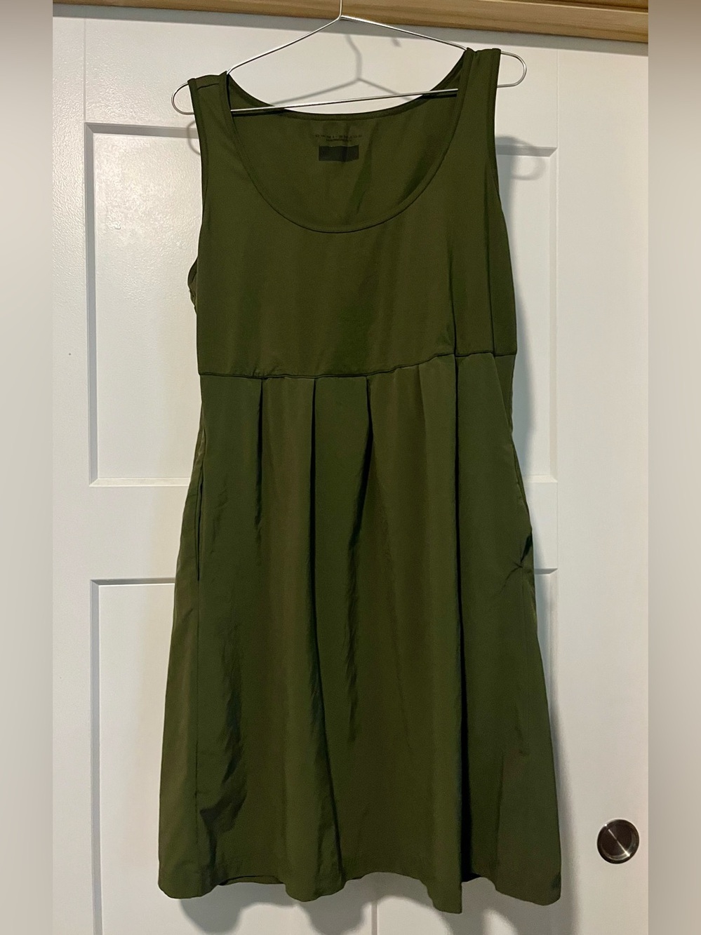 Columbia women’s omni shade pleated lightweight dress size M/L